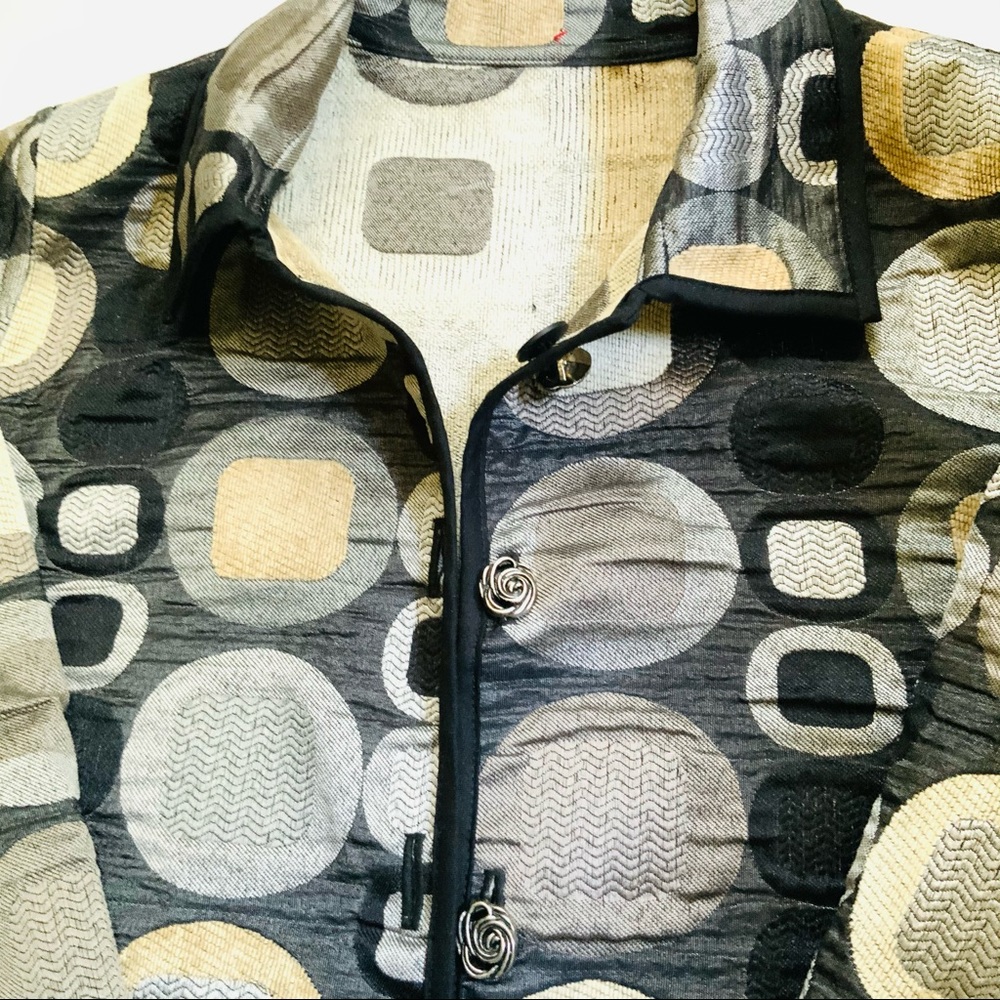 Ladies Reversible Jacket With Dual Buttons - image 2